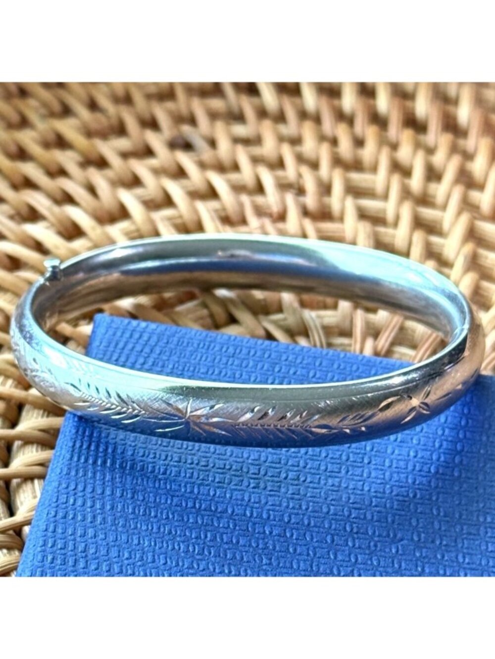 Vtg H.F.B. Barrows Sterling Silver Etched Floral 3/8” Wide Hinged Bangle Bracele